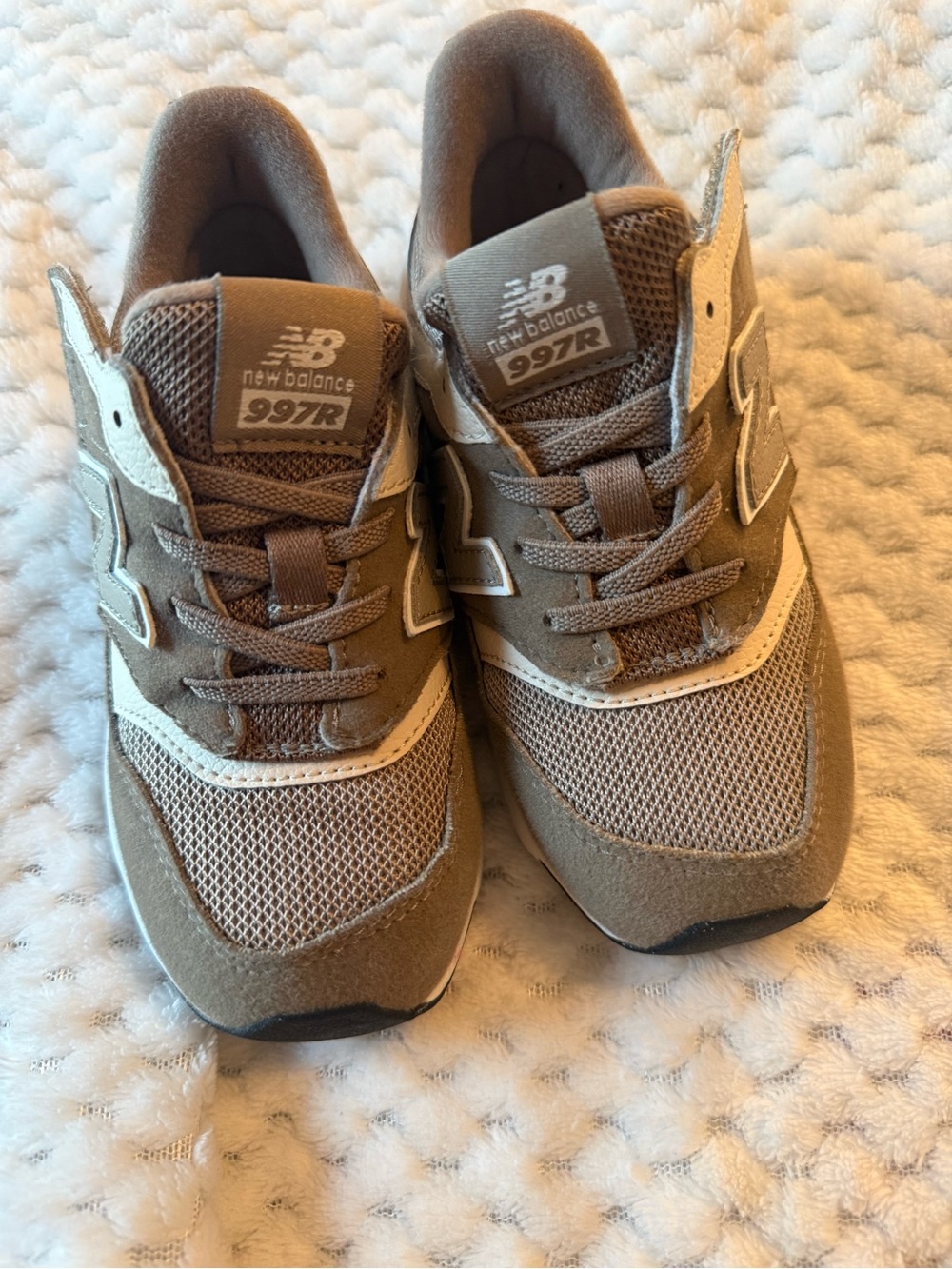 New Balance Kids Taupe and Cream Sneakers - Picture 4 of 4